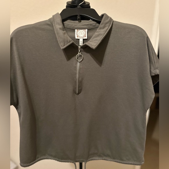 J S TEXTURED ZIP-NECK POLO SHIRT. GREEN SMOKE. SIZE XL - Picture 8 of 8